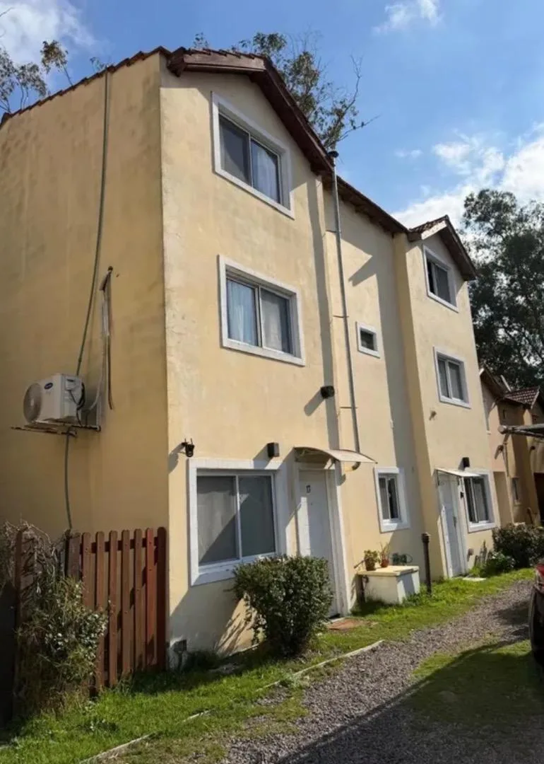 Triplex en Alquiler en Jardines de Escobar