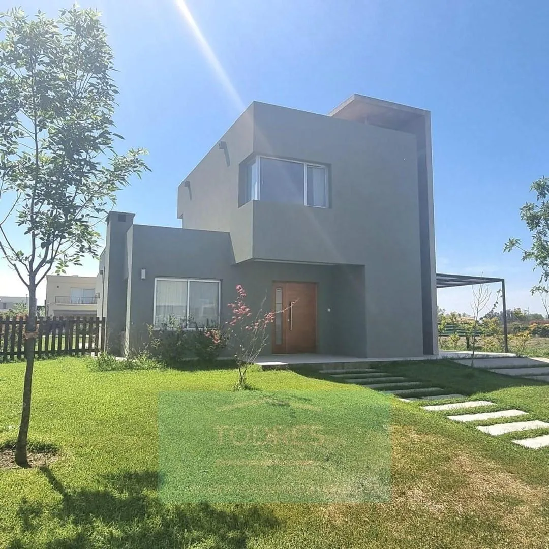 Casa en Alquiler con Pileta Ubicado en Araucarias, Puertos, Escobar