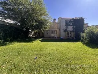Venta de Dos Casas con Amplio Jardín Zona Centro Neuquen