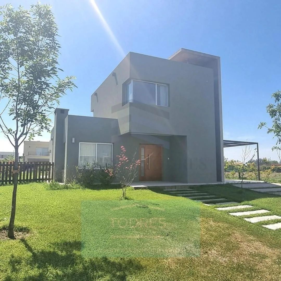 Casa en Alquiler con Pileta Ubicado en Araucarias, Puertos, Escobar