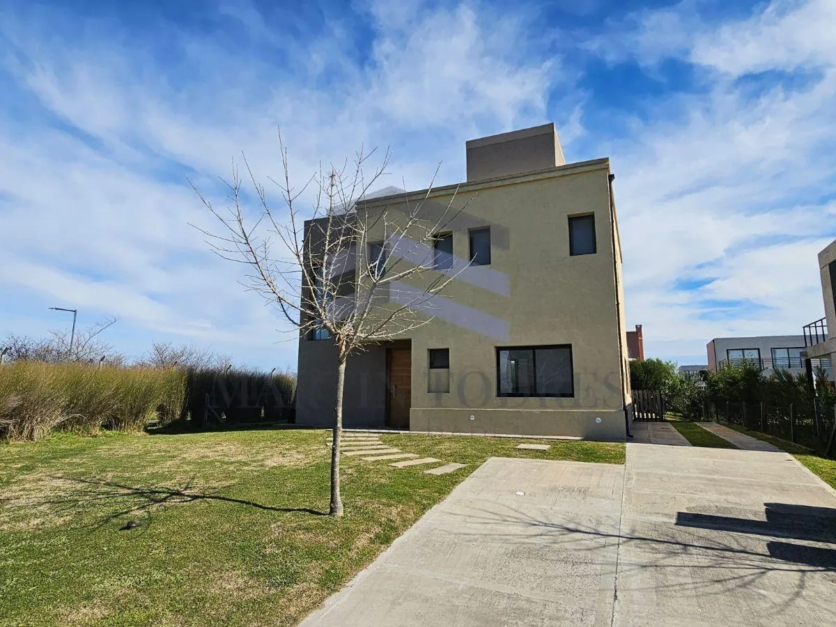 Casa en Venta en Araucarias con Pileta en Araucarias, Puertos del Lago – Escobar