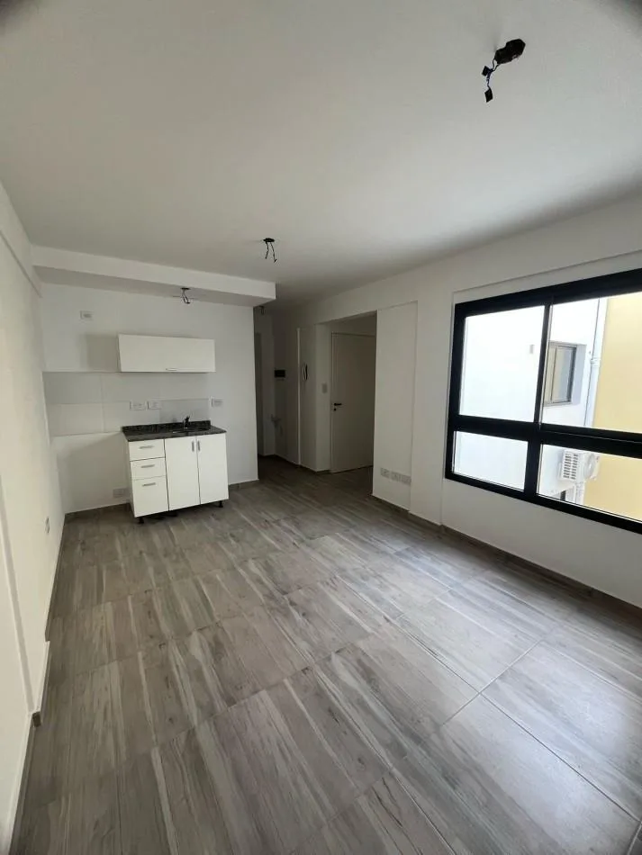Monoamb a Estrenar. Ubicado en Gorriti 717, Lomas de Zamora