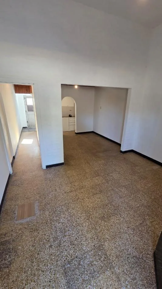 Dpto Monoamb Al Frente Amplio Divisible con Patio. Excelente Ubicacion: Balcarce 608, Lomas de Zamor