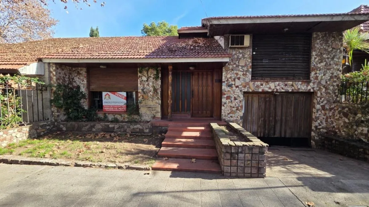 Gran Casa 5 Amb con Parque, Quincho y Cochera Amplia. Excelente Ubicacion: Gral. Jose de San Martin