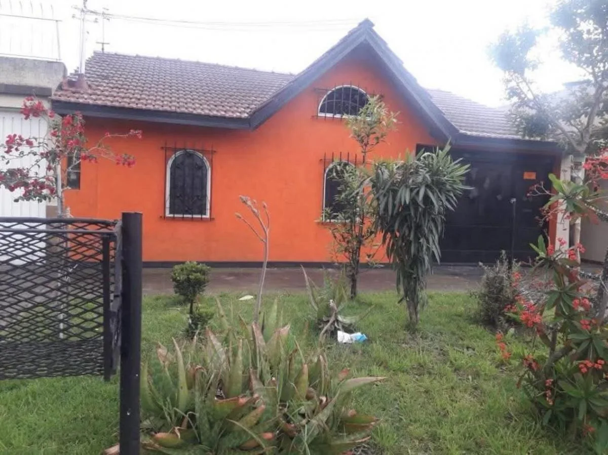 Gran PH Tipo Casa Al Frente 4 Ambientes con Patio. Ubicado en J. Pereyra Lucena 2049, Lomas de Zamor