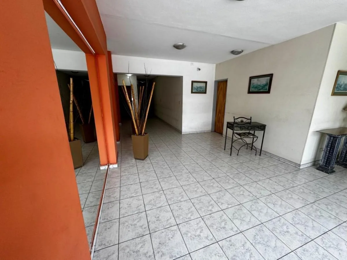 Excelente Dpto Semipiso 3 Amb Amplio Al Frente con Dependencia de Servicio, Patio, Parrilla y Cocher