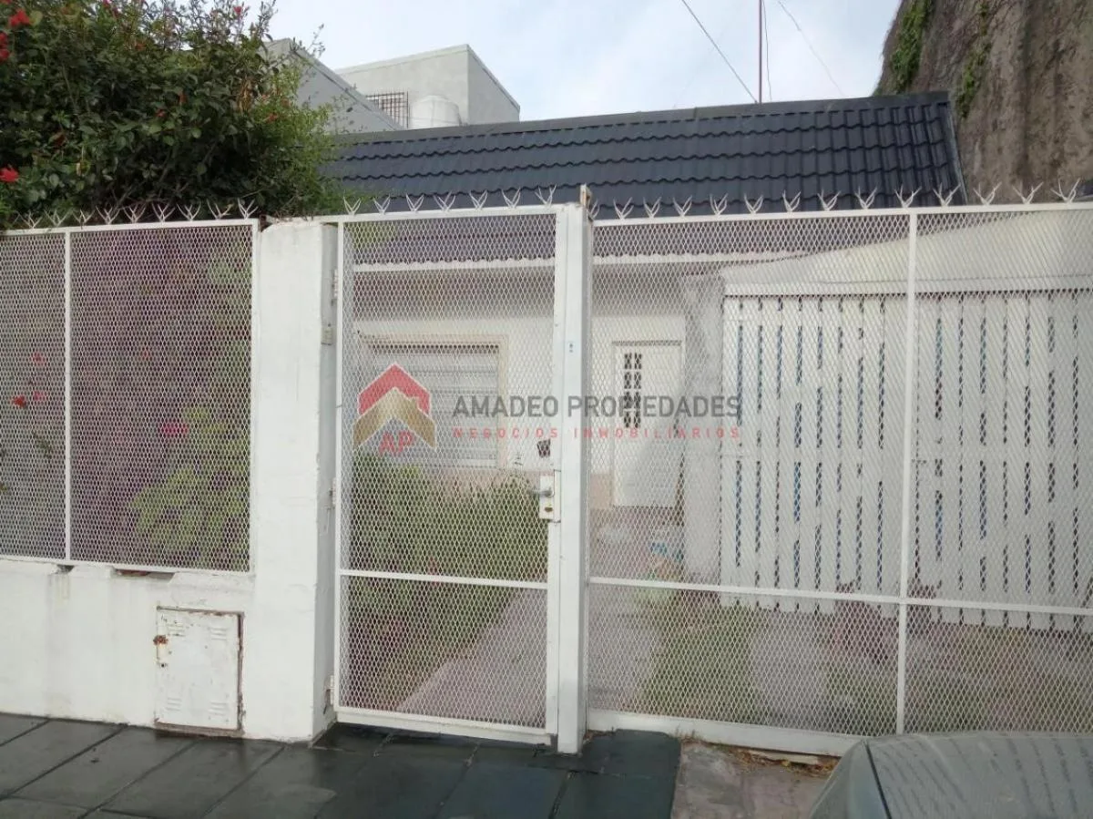 Casa 3 Amb con Cochera y Parque, Ubicado en Alvarez Thomas 642 Lomas de Zamora
