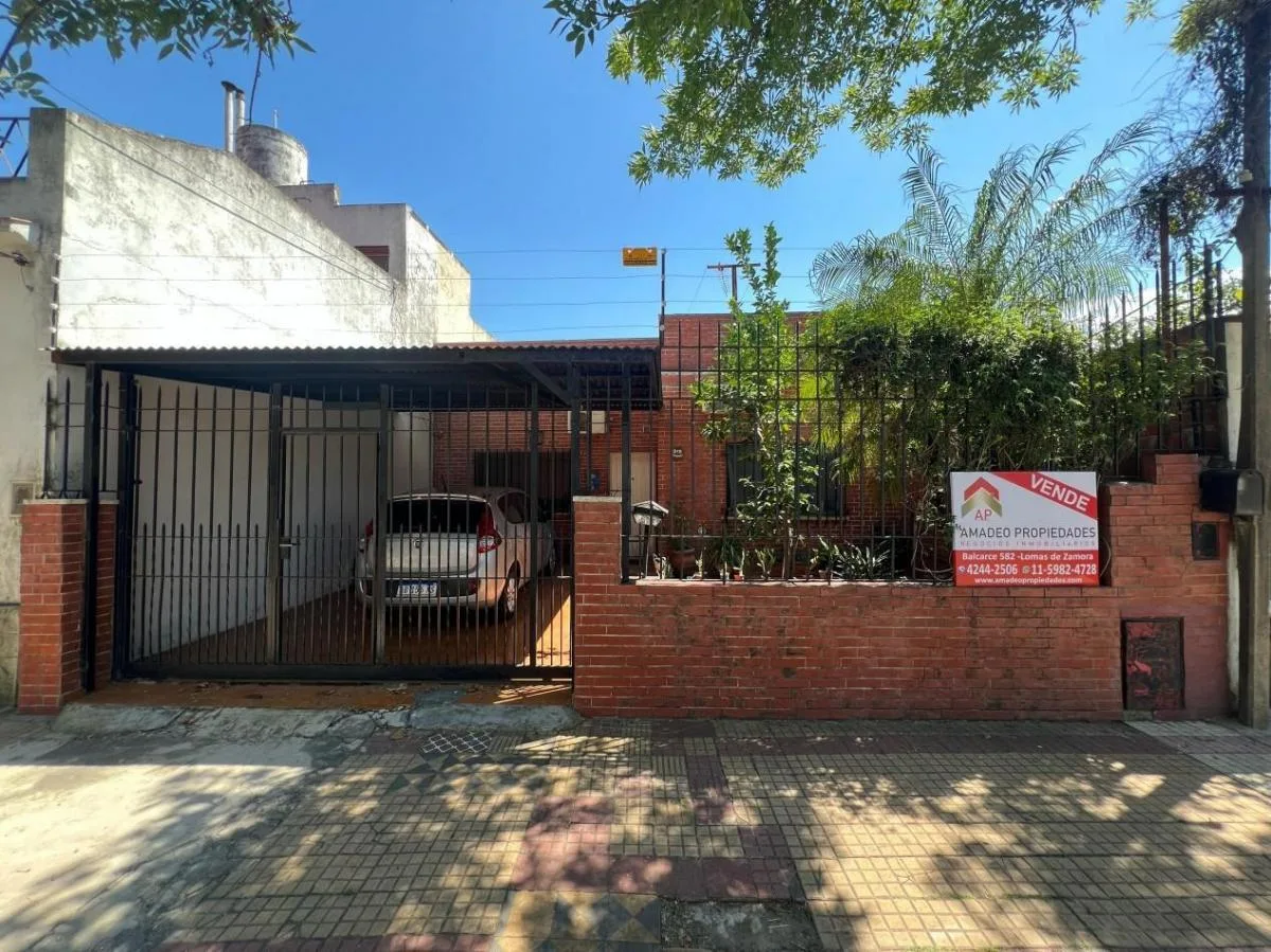 Casa 4 Amb con Cochera, Patio y Terraza. Ubicada en Riobamba 900 Temperley