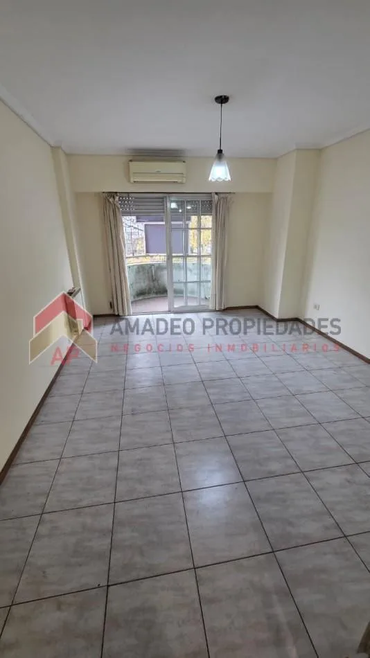 Impecable Semipiso 2 Amb en 2° Piso con Balcon Al Frente y Cochera en Ubicacion Privilegiada: Vieyte