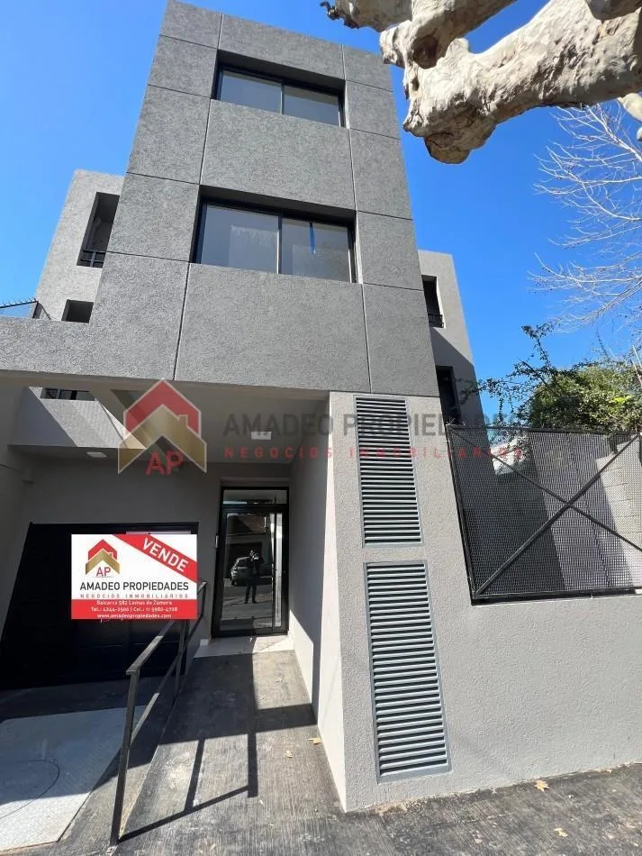 Dpto Monoamb Contrafrente con Balcon de Poca Antiguedad en 2do Piso, Ubicado en Azara 851, Lomas de
