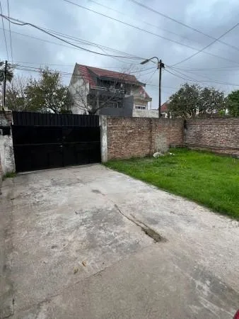 Deposito Amplio, Ubicado en Lamadrid 2448 Lomas de Zamora