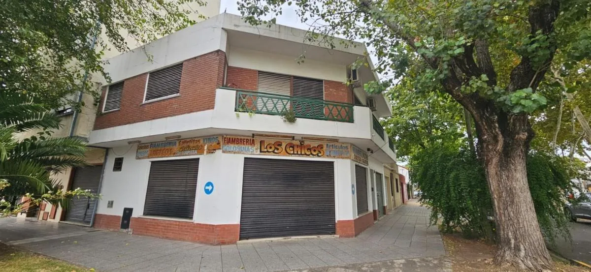 Excelente Casa Apta Credito con Local Comercial, Parque con Quincho, Parrilla y Garage Ubicada en Ar