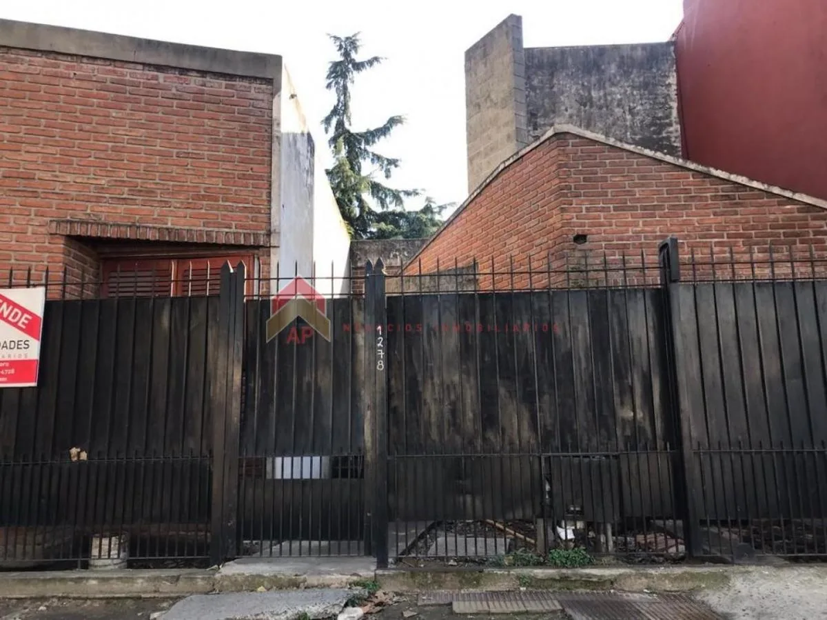 Excelente Casa 3 Amb con Cochera y Parque, Ubicado en Cerrito Al 1200, Lomas de Zamora