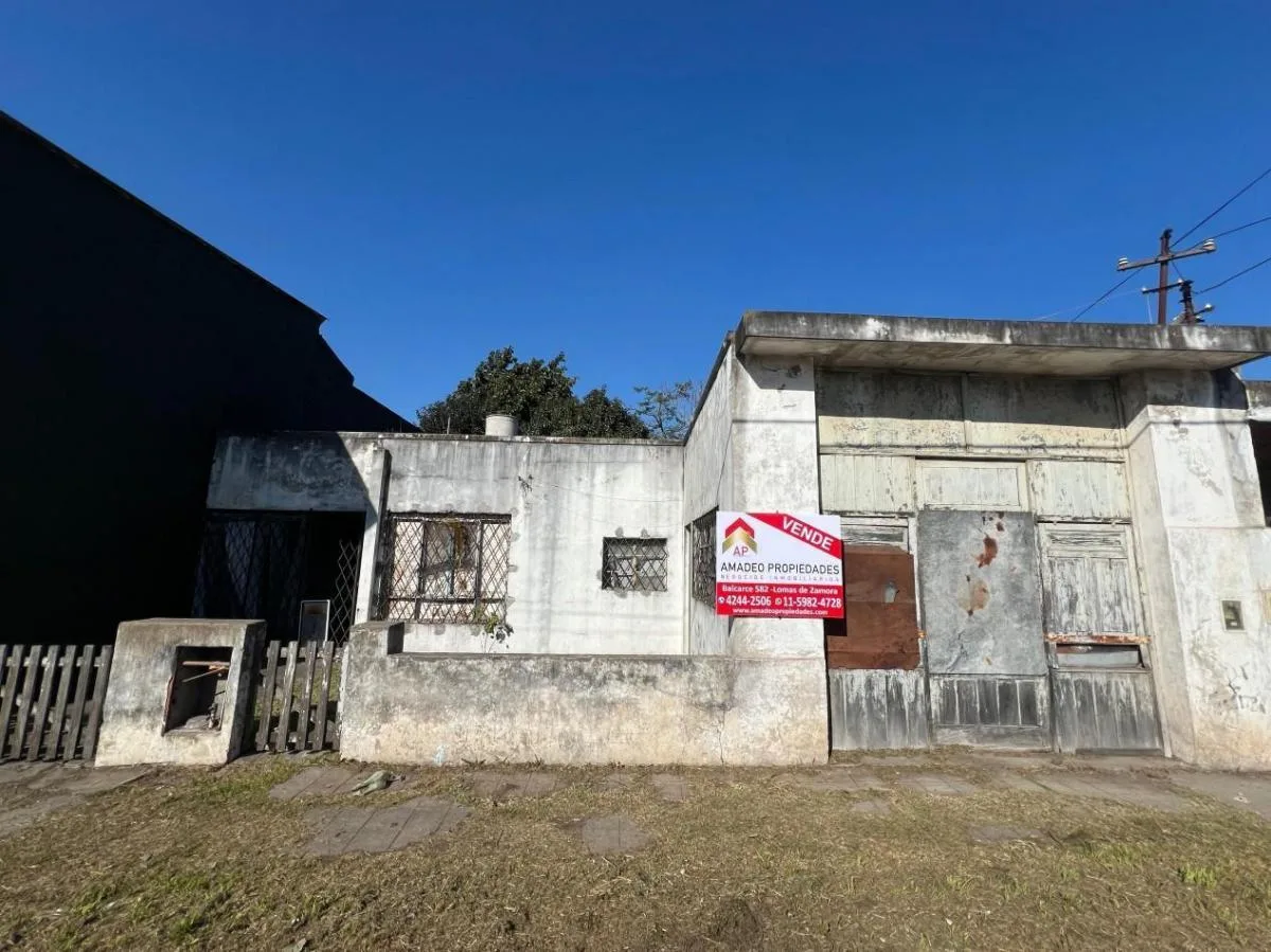 Gran Terreno con Casa 3 Amb a Refaccionar. Ubicado Lanus 2153 Banfield. Se Escuchan Ofertas