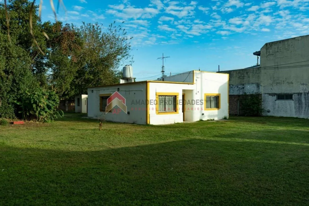 Importante Lote con Casa 3 Amb, Muy Buena Ubicacion: en Luis Davila 400, Llavallol