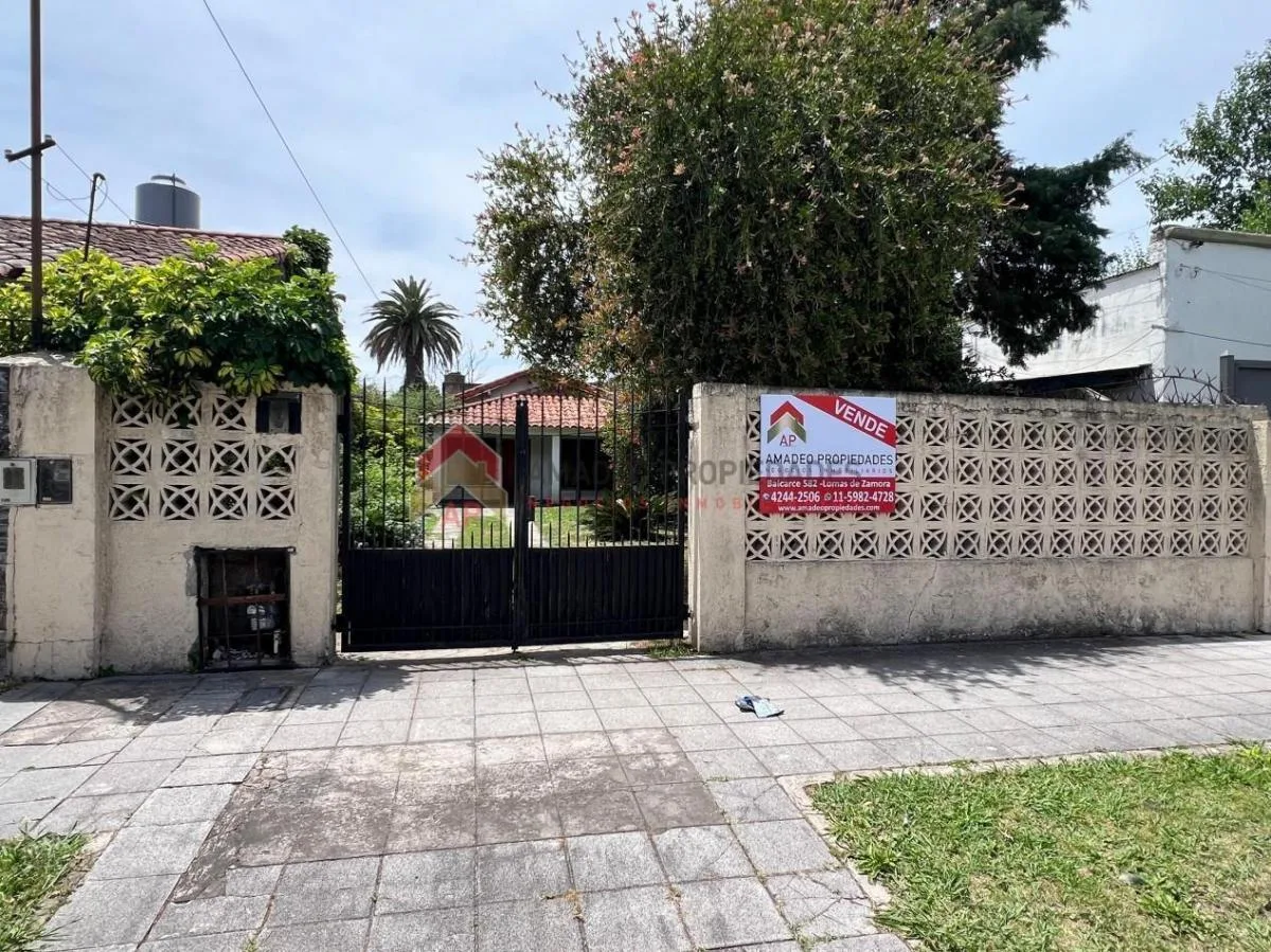 Casa 3 Amb con Gran Parque, Patio, Cochera y Terraza. Apto Credito. Ubicada en Joaquin V. Gonzalez 3