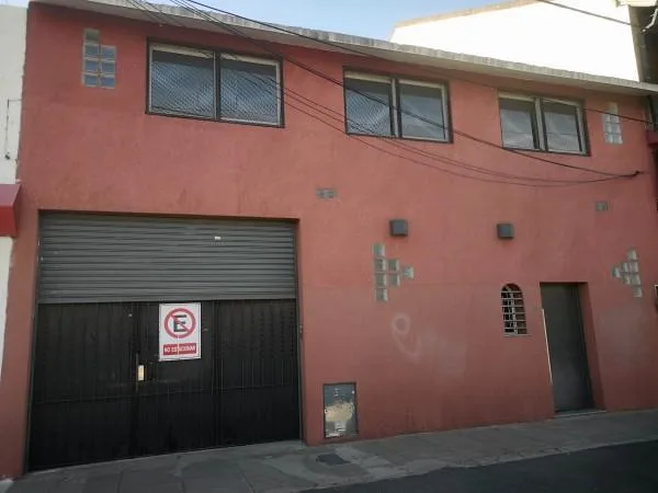 Importante Deposito con Oficinas, Ubicado en Presidente Peron 1762 Lomas de Zamora