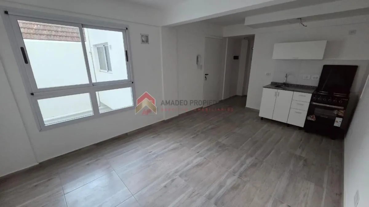 Monoambiente a Estrenar en 1er Piso. Excelente Ubicacion: Pedernera 279, Lomas de Zamora