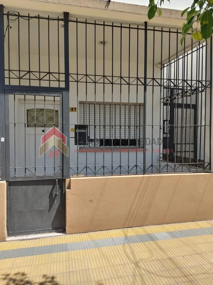 Excelente PH Al Frente Tipo Casa 3 Amb Ubicado en Carlos Tejedor 227 Lomas de Zamora