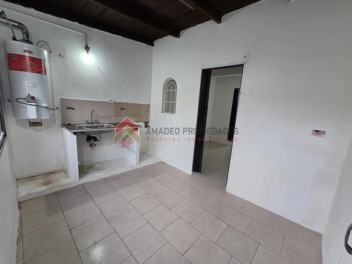Dpto PH 2 Amb 1° Piso, Ubicado en Av Rivadavia 2368, Lanus