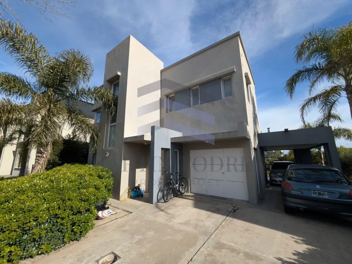 Casa en Venta Al Agua en Marinas | Puertos del Lago