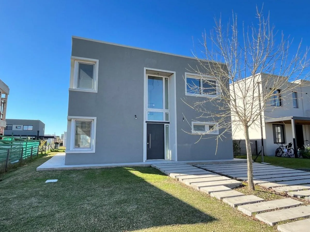 Casa a Estrenar en Venta en Barrio Araucarias, Puertos, Escobar, G. B. a. Zona Norte