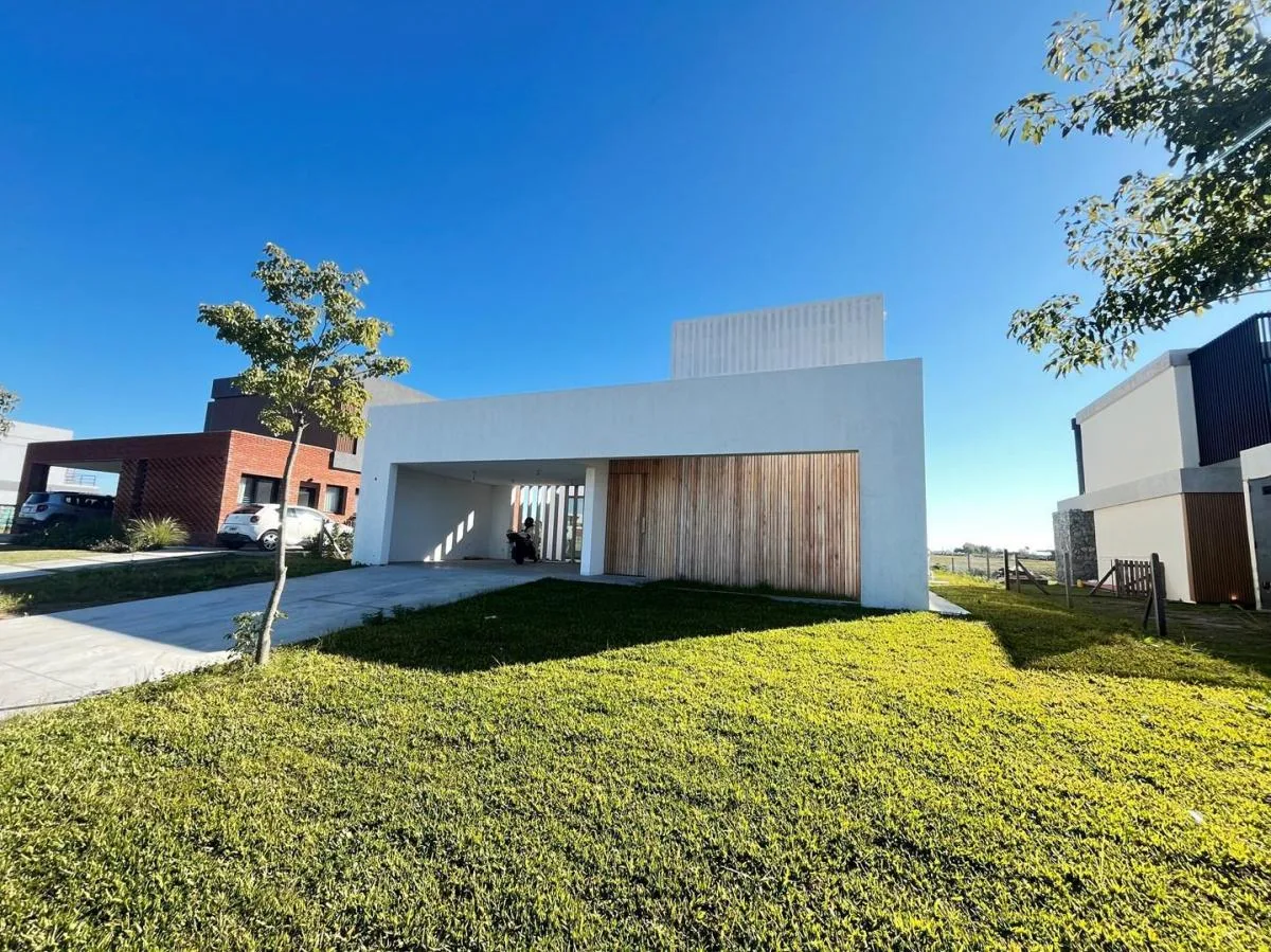 Casa a Laguna a Estrenar en Venta en Barrio Riberas, Puertos, Escobar, G. B. a. Zona Norte