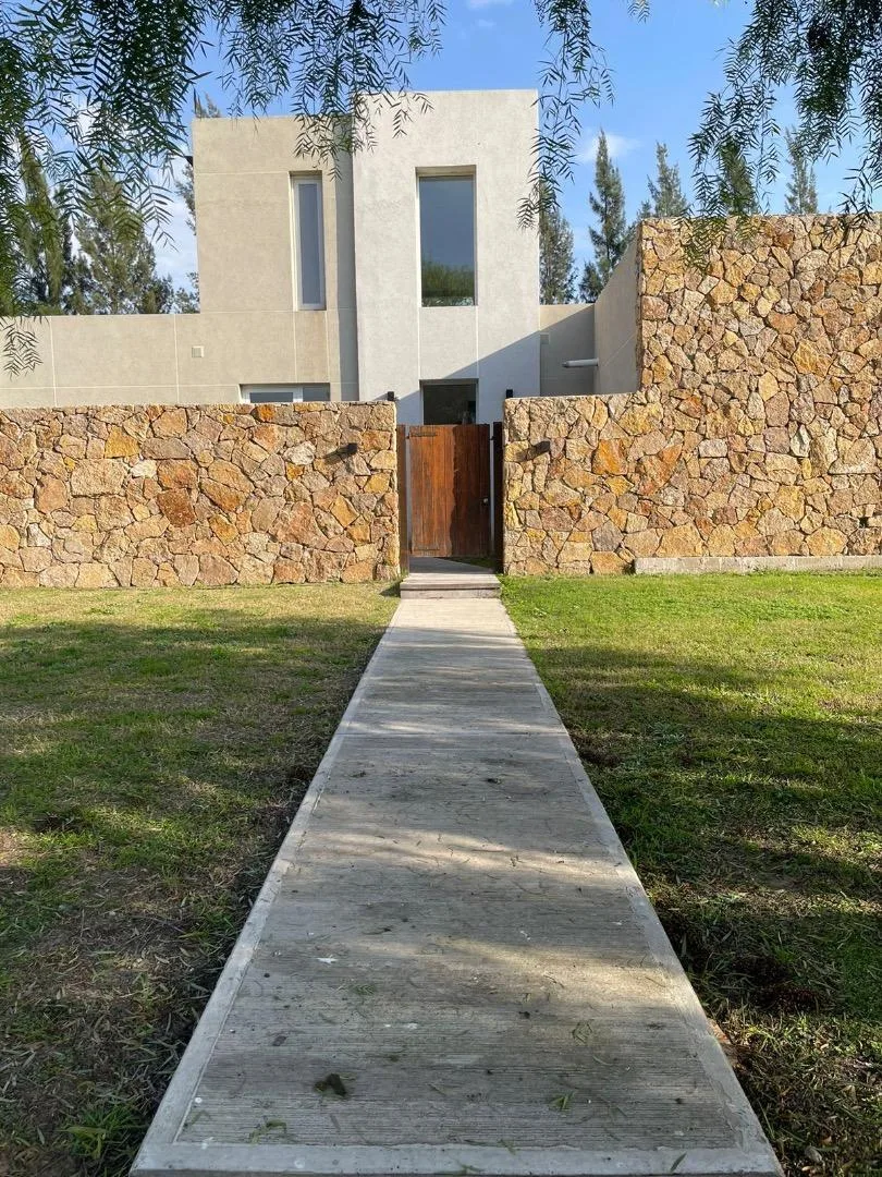 Casa a La Venta en Norte El Cantón